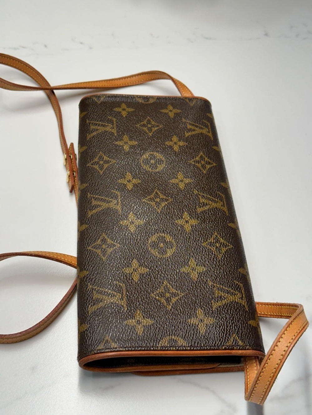 Louis Vuitton Monogram Shoulder/Crossbody Pouchette in Classic LV Monogram - Picture 3 of 16
